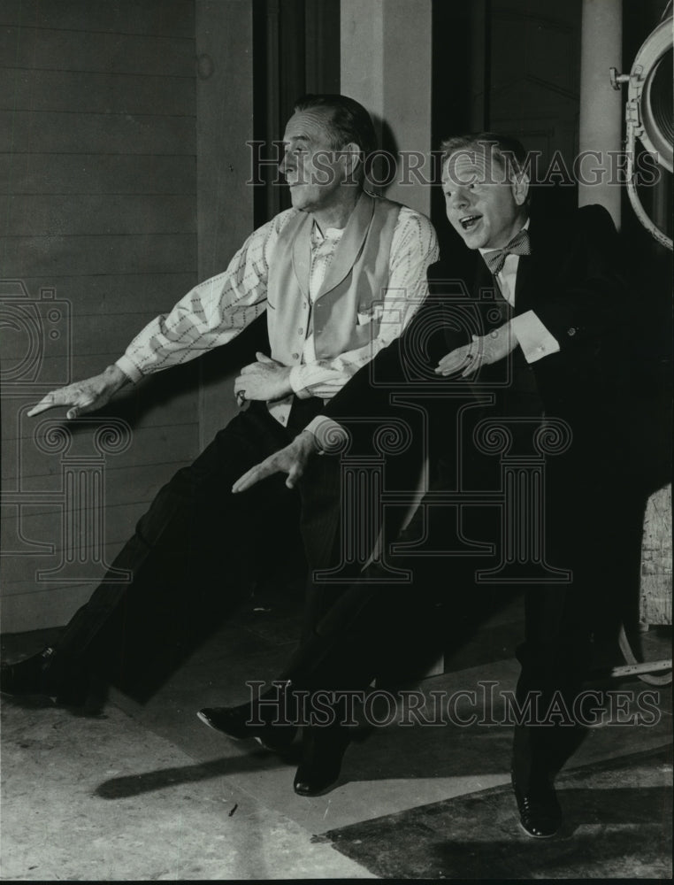 1964 Press Photo Actor Mickey Rooney and Eddie Joy - Historic Images