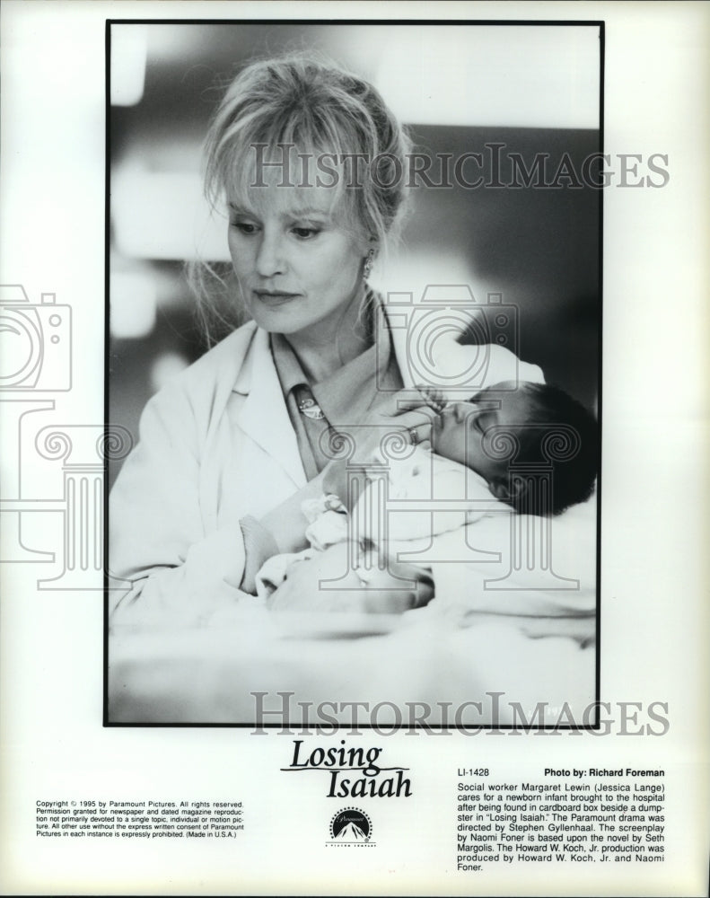 1995 Press Photo Jessica Lange as social worker Margaret Lewin in Losing Isaiah - Historic Images