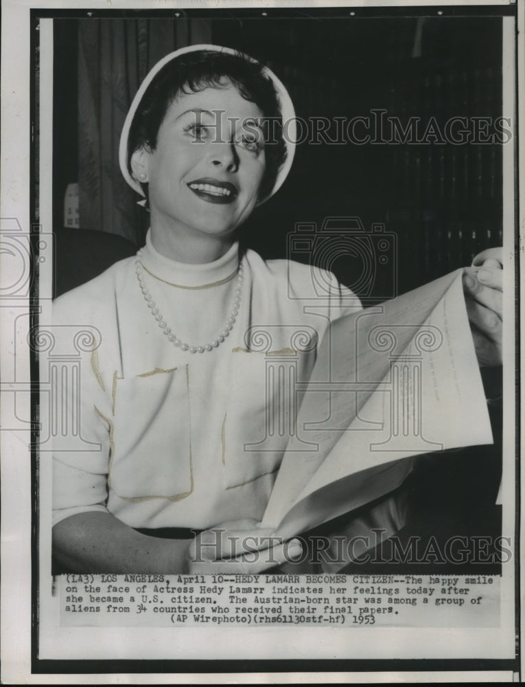 1953 Press Photo Actress Hedy Lamarr receives papers for citizenship - Historic Images