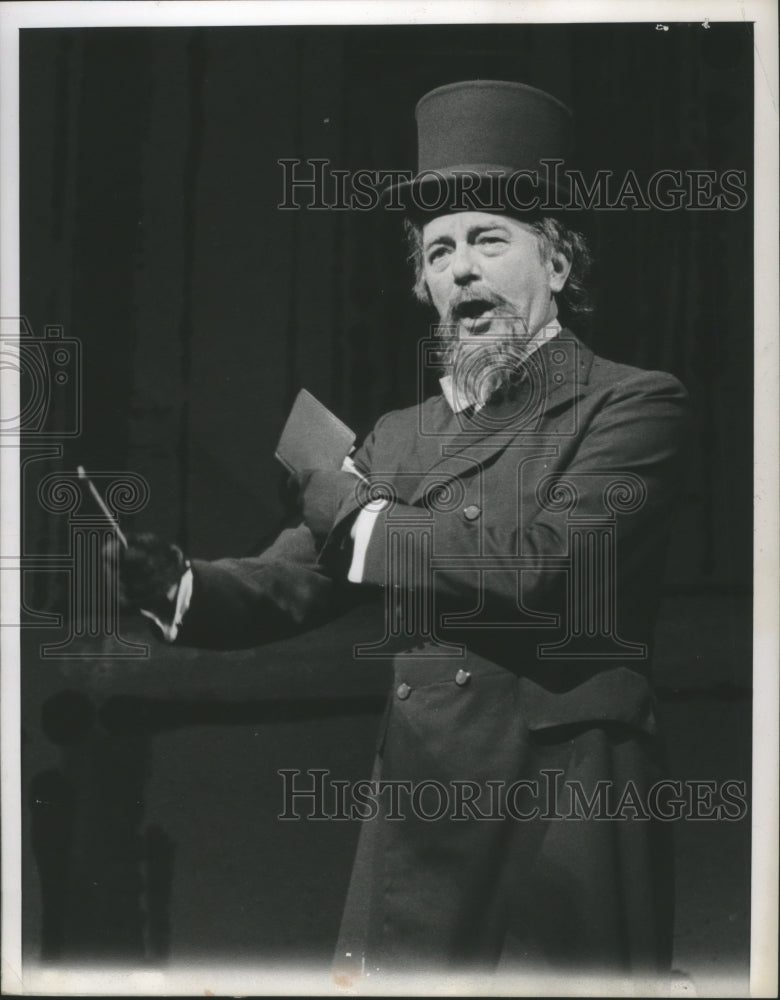 1960 Shakespearean actor Maurice Evans sings in "Tenderloin" - Historic Images