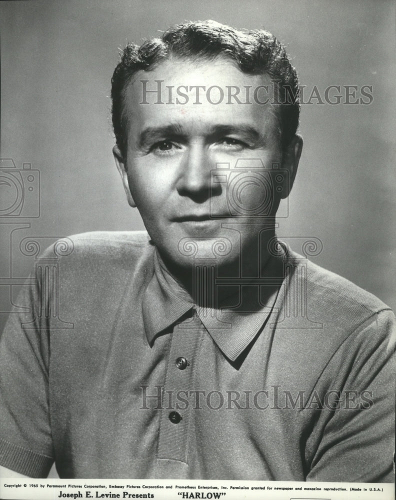 1965 Press Photo Film comedian Red Buttons in Harlow - Historic Images