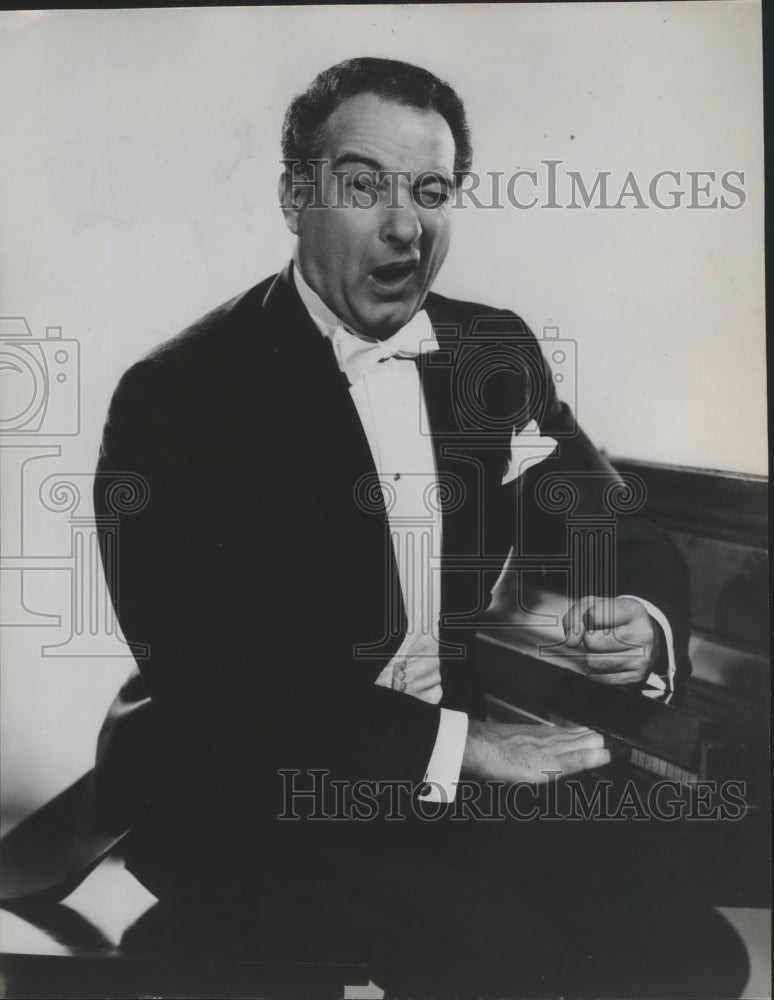 1959 Press Photo Victor Borge, comedian, conductor, and pianist. - Historic Images