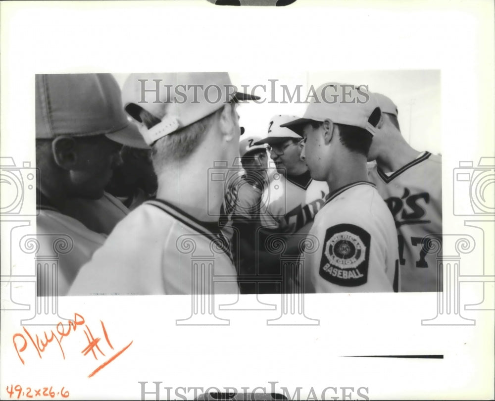 1991 Press Photo Baseball coach Mike Asan shakes hands with his players - Historic Images