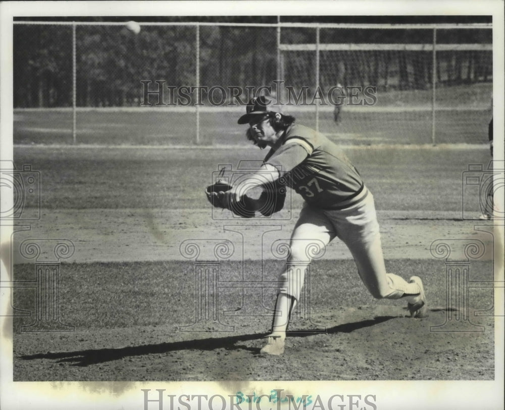 1977 Press Photo Baseball player, Bob Burns - sps00072- Historic Images