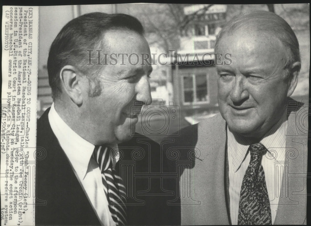 1976 Press Photo Charles Feeney talks with Joe Cronin about baseball - sps00217-Historic Images