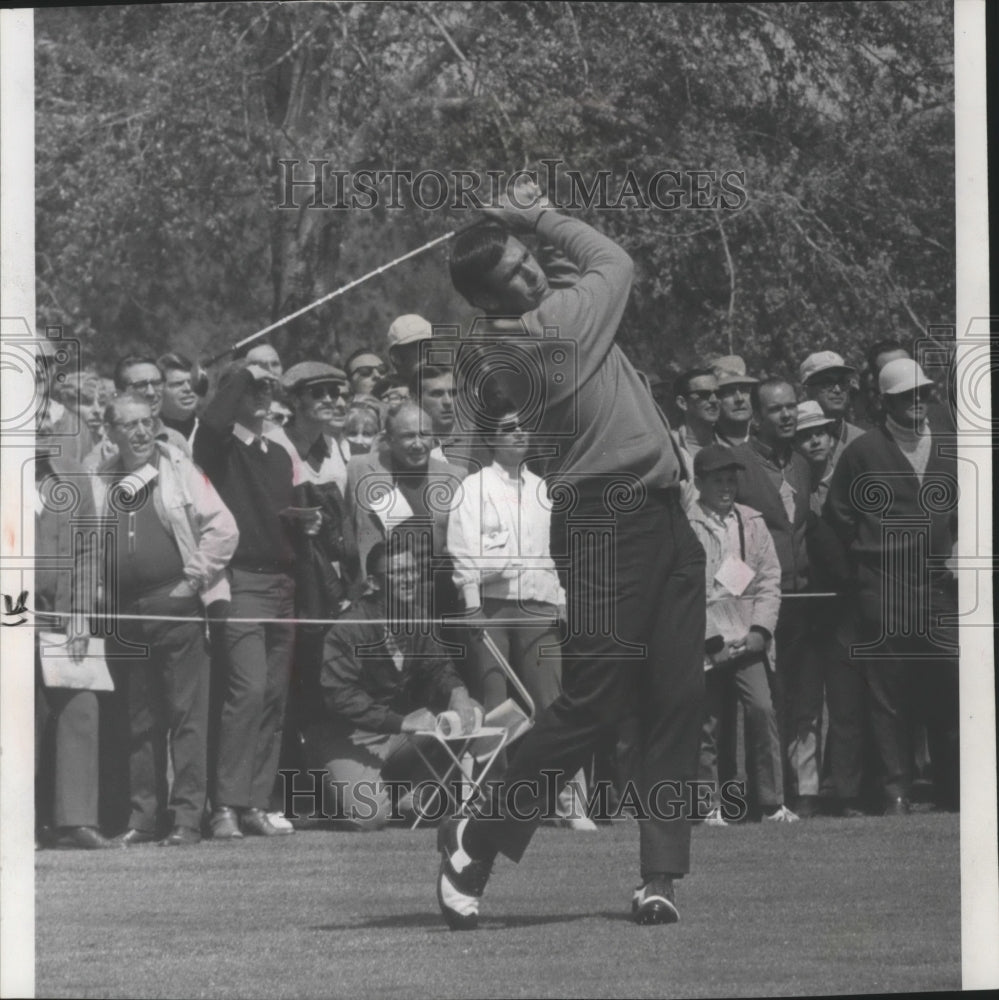 1975 Press Photo Former 49ers football player John Brodie plays golf