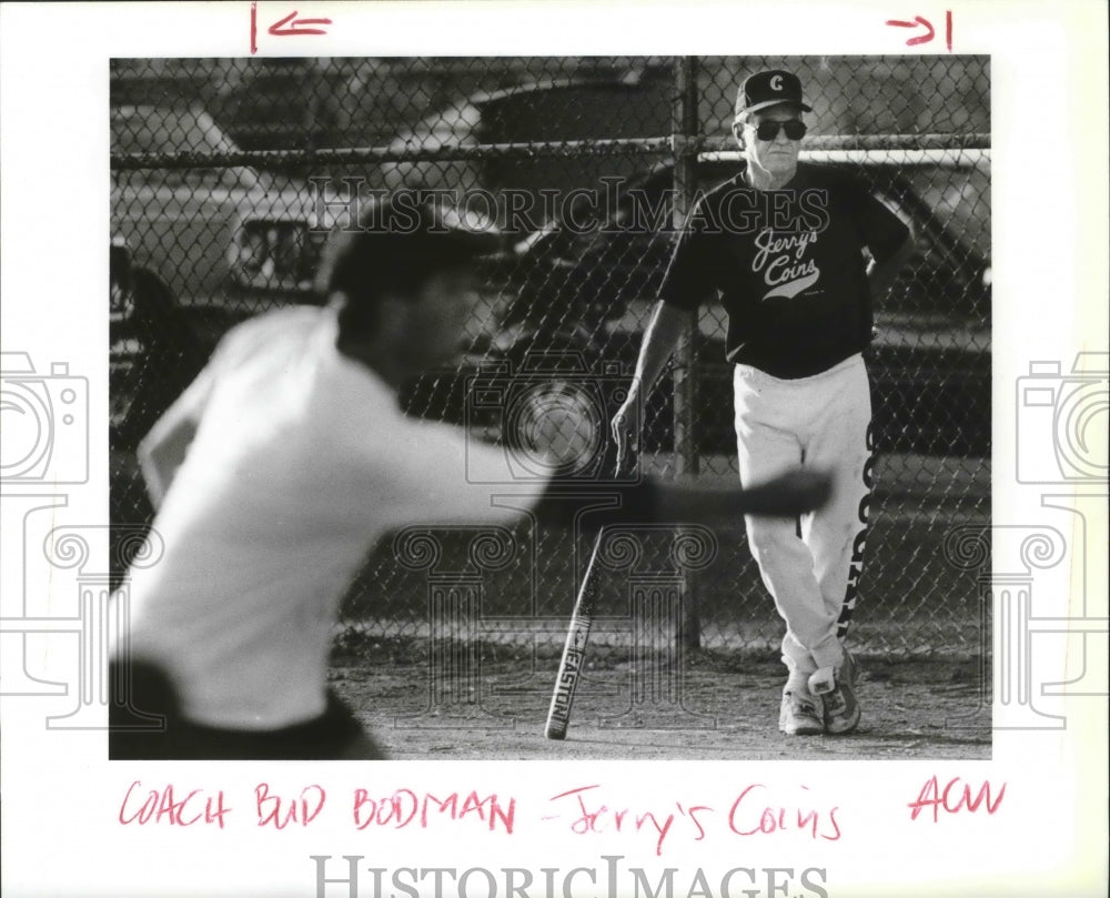 1994 Press Photo Jerry's Coins softball team coach, Buddy Bodman, watches player-Historic Images