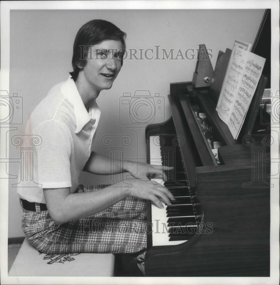 1975 Basketball player Jim Brasch plays the piano  - Historic Images