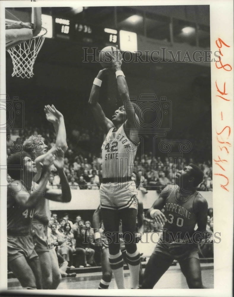 1980 Press Photo Basketball star Don Collins goes up for the shot - sps00385-Historic Images