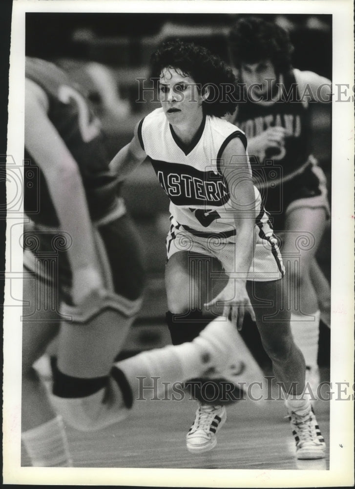 1985 Basketball Lisa Comstock flies up the court  - Historic Images