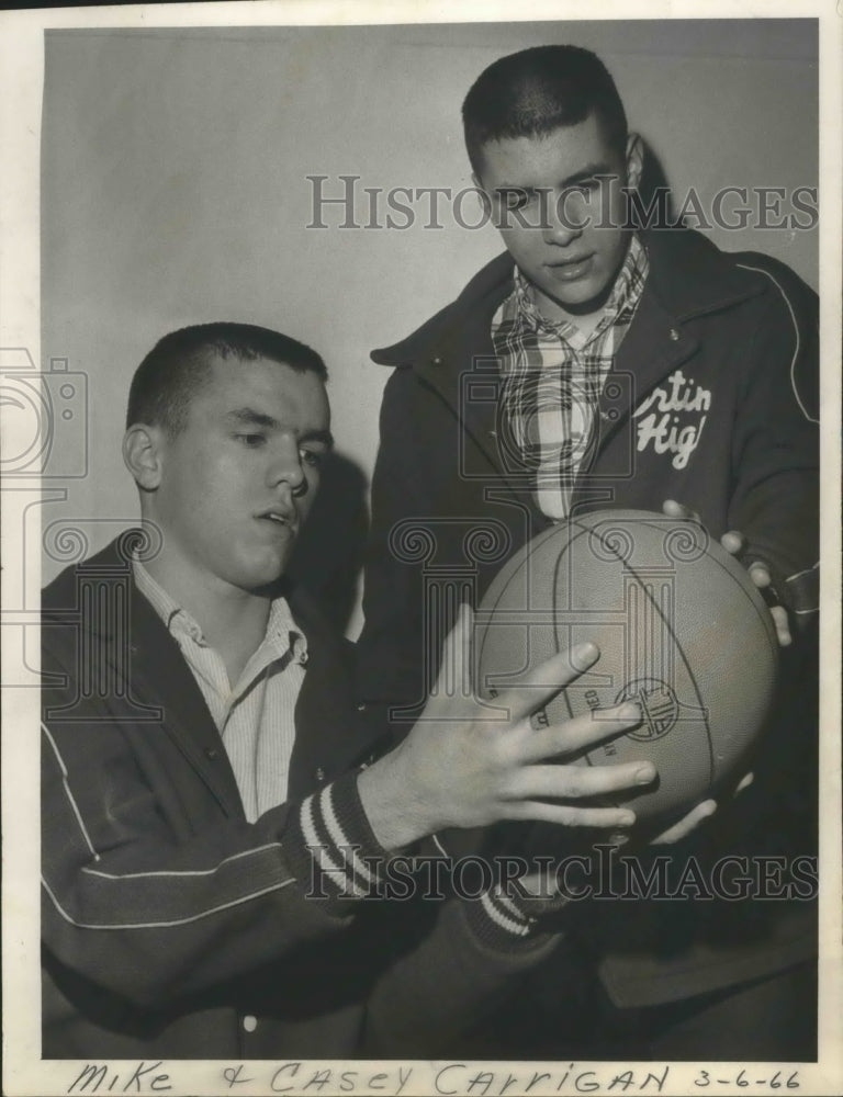 1987 Basketball players Mike and Casey Carrigan  - Historic Images