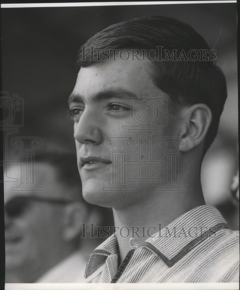 1967 Baseball pitcher Bill Aubertin signed with Kansas City - Historic Images