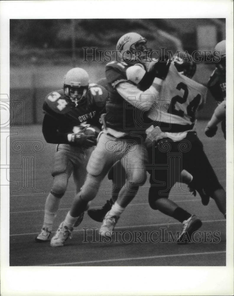 1991 Teammates Mike Cady and Bret Nine work together  - Historic Images