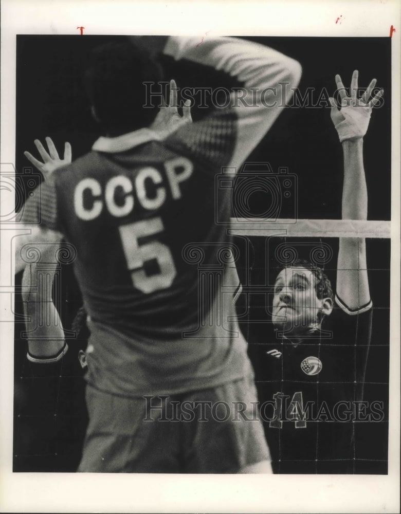 1992 Press Photo USA Volleyball team player, Mark Arnold - sps00725-Historic Images