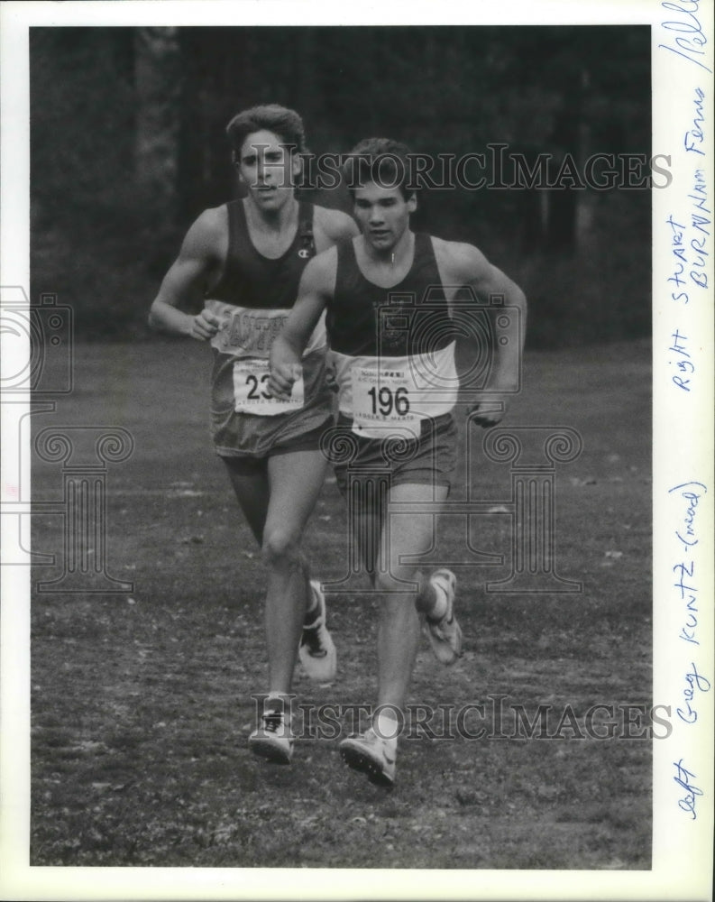 1989 Press Photo Ferris track runner Stuart Burnham pulls away from Greg Kuntz - Historic Images