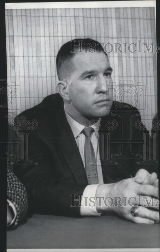 1968 Press Photo Basketball coach Larry Costello - sps01048-Historic Images