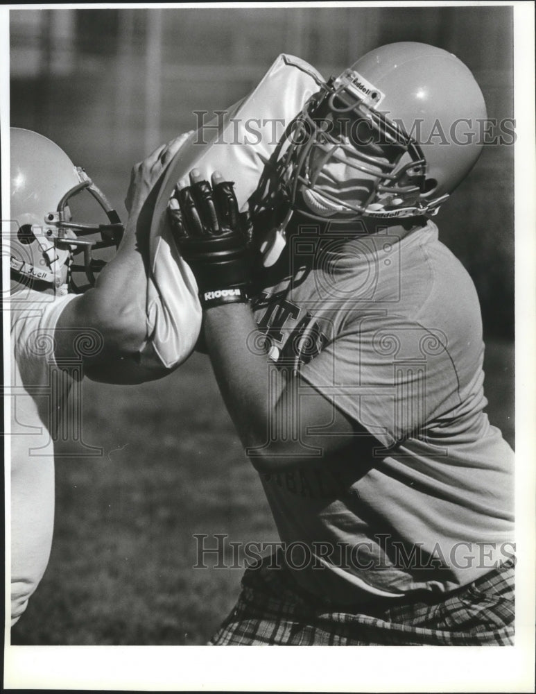 1993 Press Photo Ken Buchanan, a 275-pound lineman for University High-Historic Images