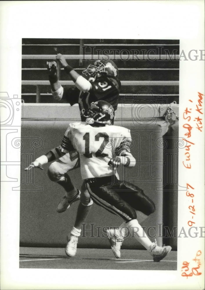 1988 Football&#39;s Jamie Buenzli (81) works best in traffic - Historic Images