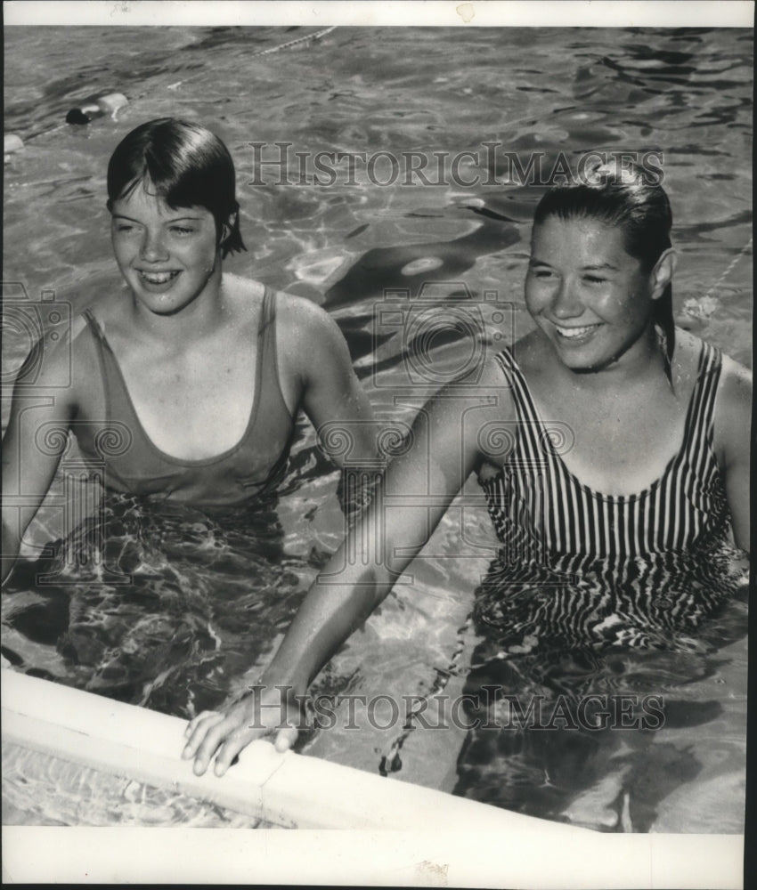 1965 Press Photo Swimmers Kris Carlson and Lynn Colella after a race - sps01402-Historic Images