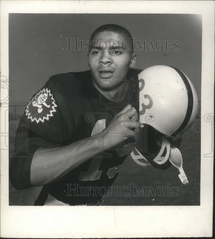 1963 Football player, Henry Carr  - Historic Images