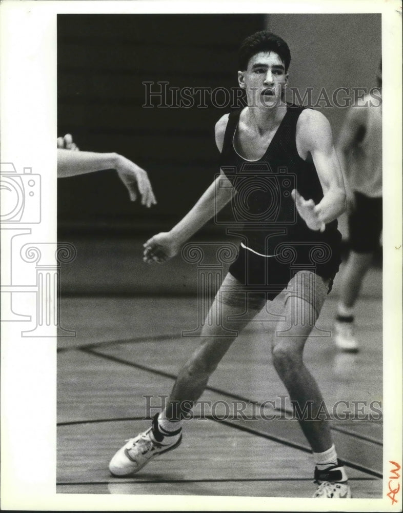 1989 Basketball star Scott Floch practicing  - Historic Images