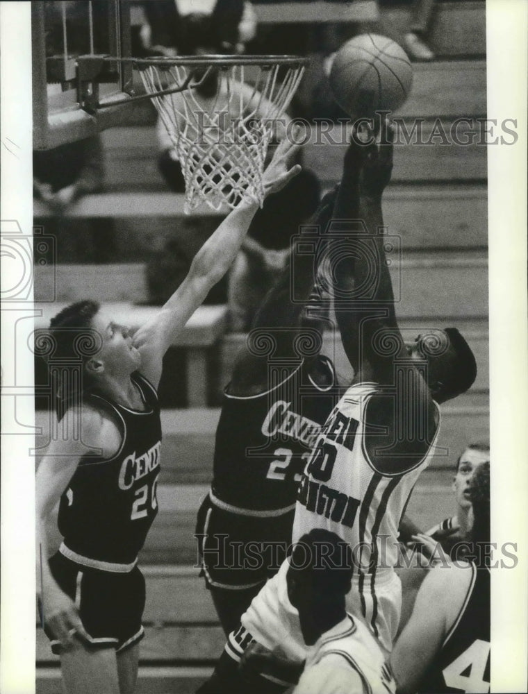 1989 Eastern basketball player, Damon Andrews, gets an easy basket - Historic Images