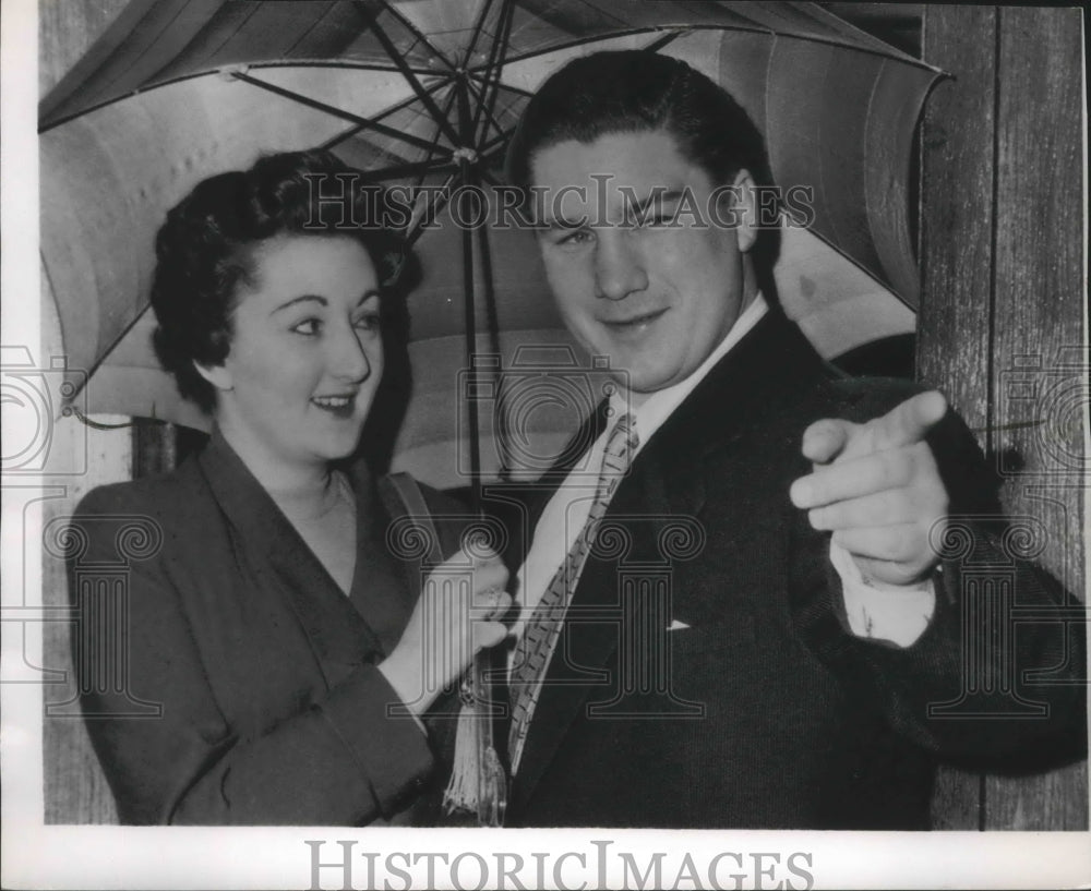 1955 Press Photo Boxer Don Cockell and companion - sps02118 - Historic Images