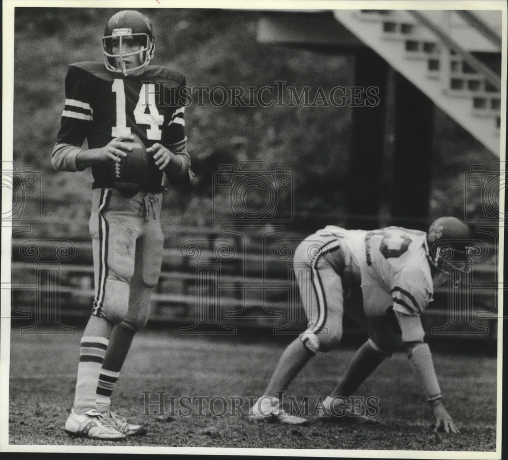 1987 Press Photo Cory Foster-Mullan Quarterback (#14) Stands With the Football- Historic Images