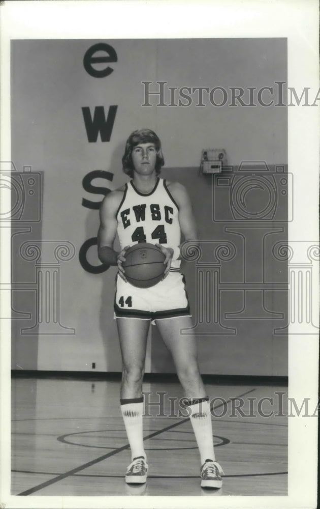 1978 Press Photo John Alanwa-EWSO #44 Basketball Player On Court With Ball - Historic Images