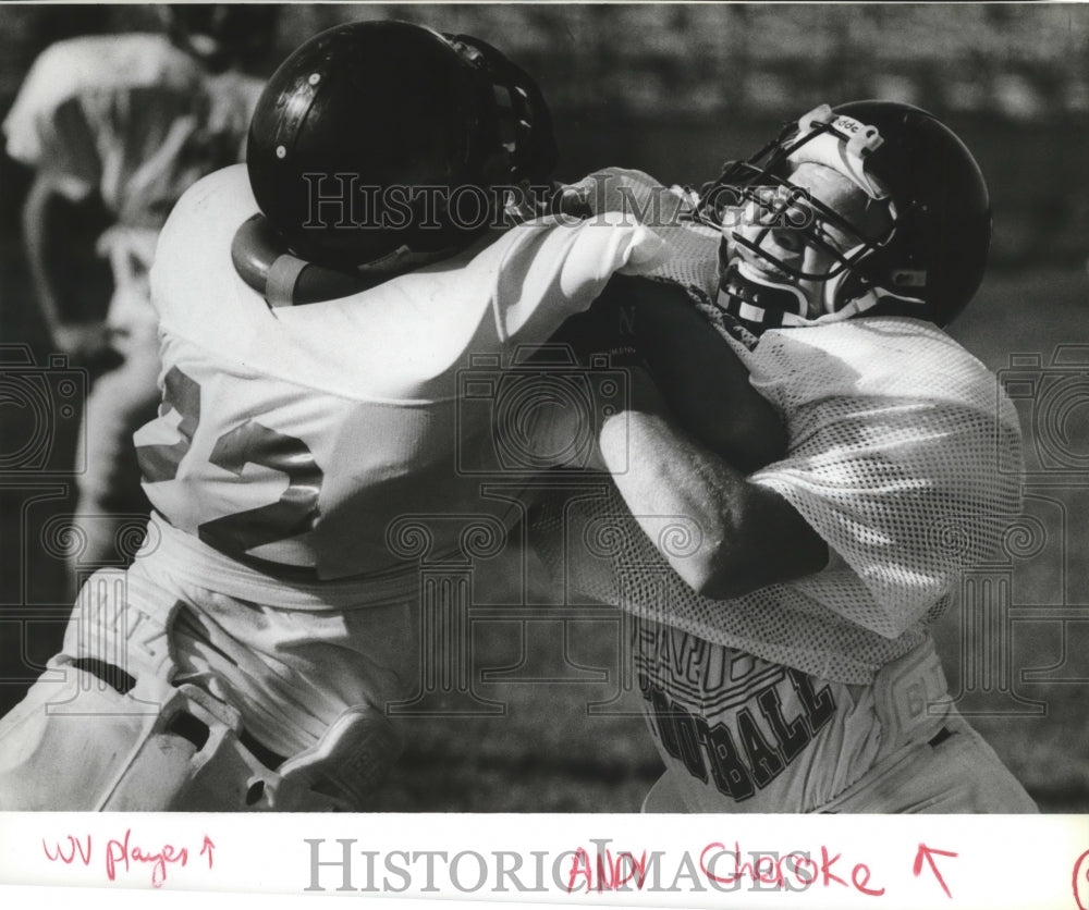 1990 Press Photo Andy Cheroke-Football Player Contacting Another Player-Historic Images