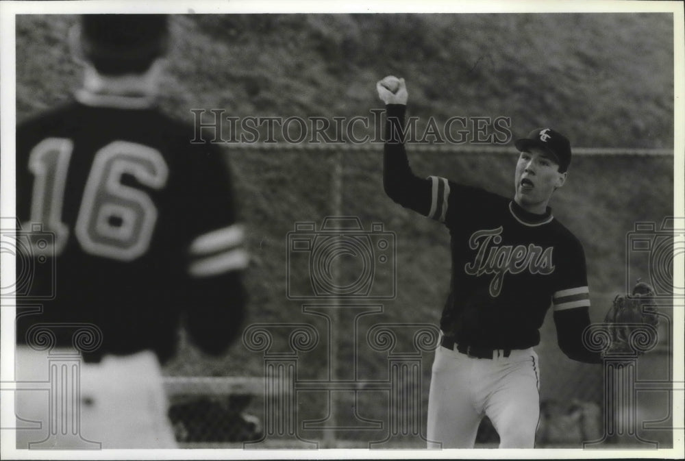 1989 Press Photo George Helmer-LC Tigers&#39; Pitcher Throwing the Baseball - Historic Images