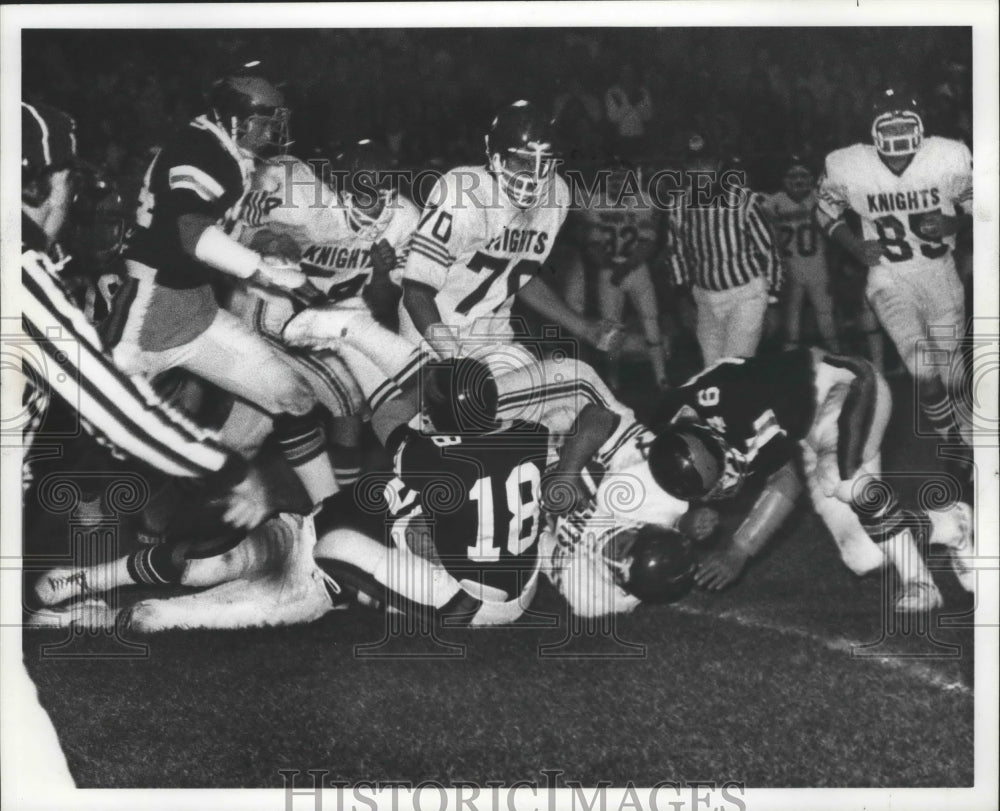 1977 Press Photo The EV and WV High School Football Teams Crash on the Field - Historic Images