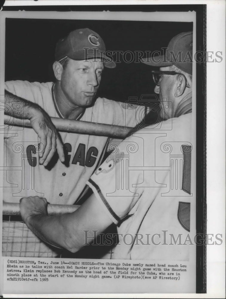 1965 Press Photo New Chicag Cubs baseball coach Lou Klein talk with Mel Harder-Historic Images