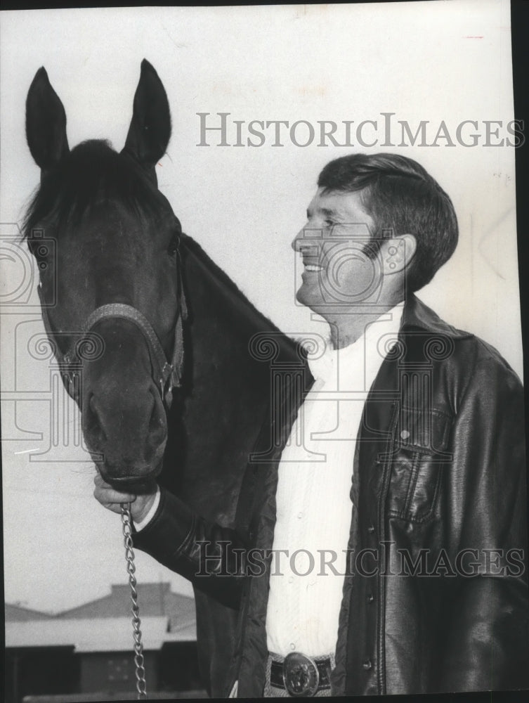 1975 Press Photo Horse trainer Bob Anderson and horse, Chartreuse - Historic Images