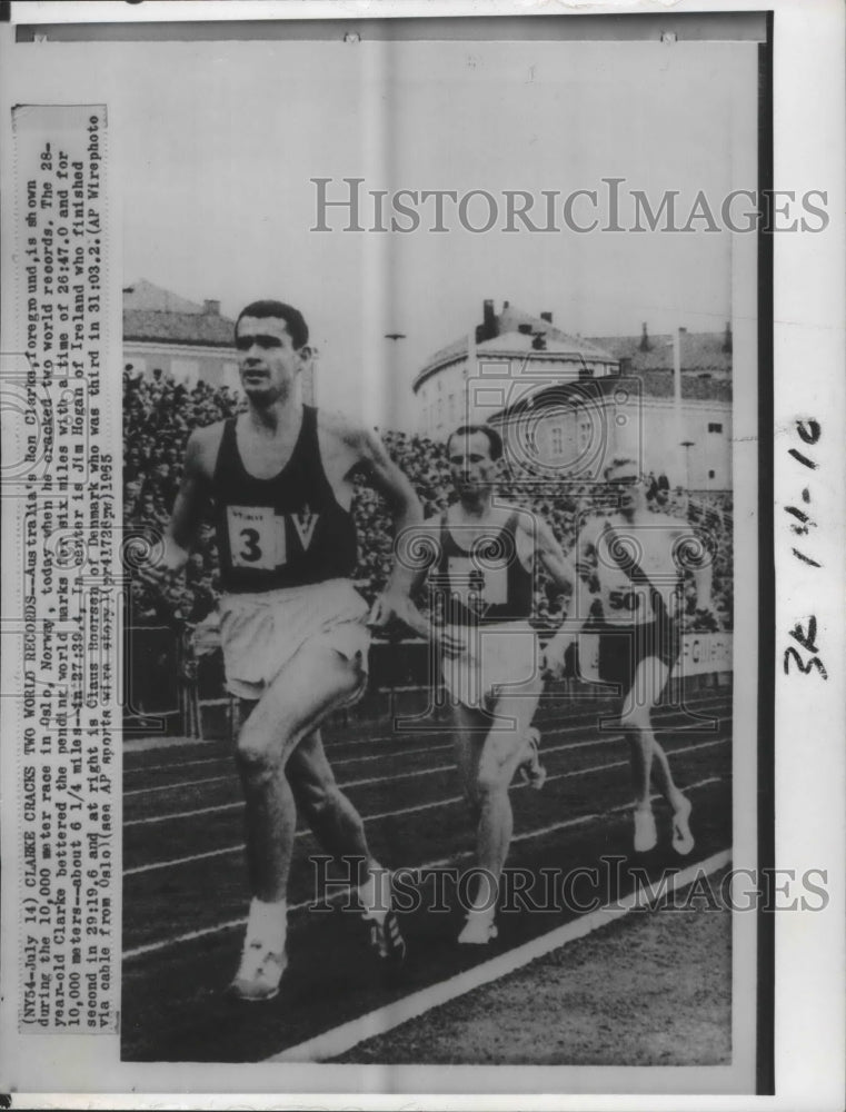 1965 Press Photo Australian track &amp; field athlete, Ron Clarke,breaks two records-Historic Images