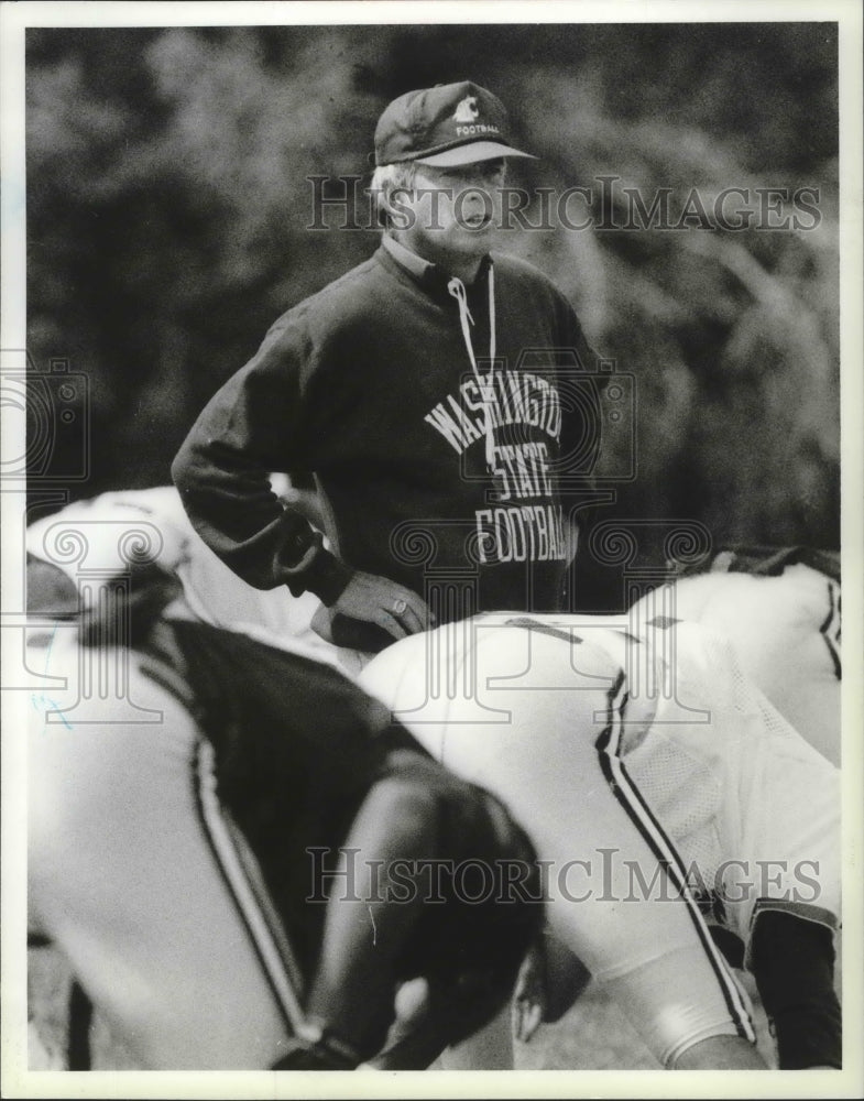 1989 Press Photo Dennis Erickson-Washington State Football Coach With Players- Historic Images