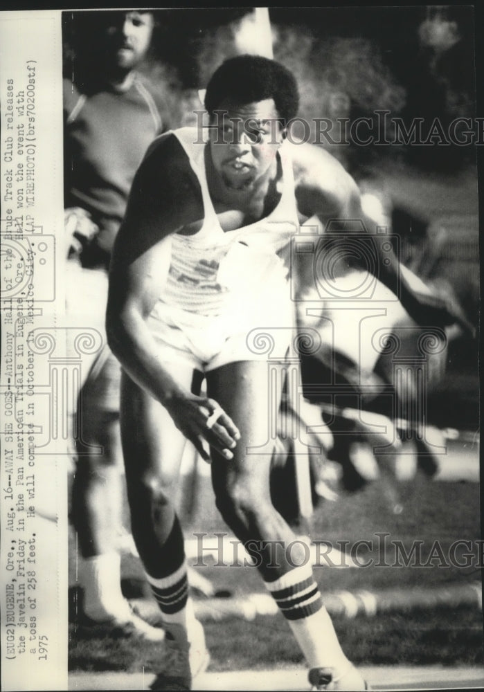 1975 Press Photo Track &amp; field javelin thrower, Anthony Hall - sps04143- Historic Images