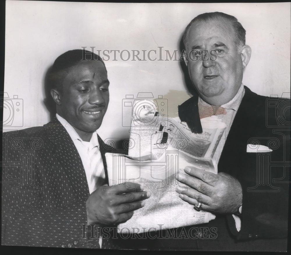 1957 Press Photo Willie Ketchum-Boxing Manager Reading With Managed Boxer- Historic Images