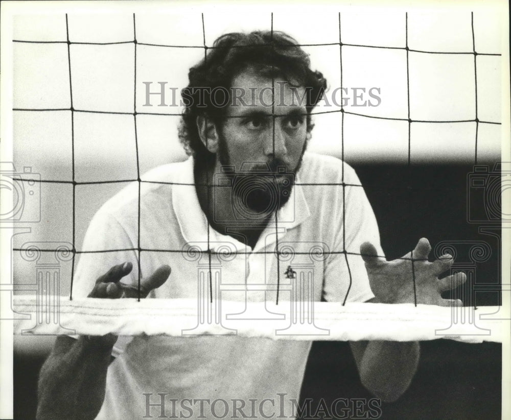 1983 Press Photo Bernie Hite-Volleyball Coach Stands Behind the Net - sps04430- Historic Images