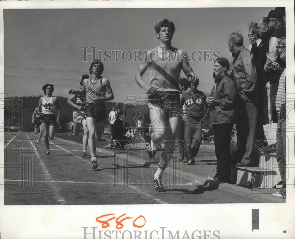 1972 Press Photo Greg Gibson-Connell&#39;s Track and Field Athlete Wins Half Mile- Historic Images