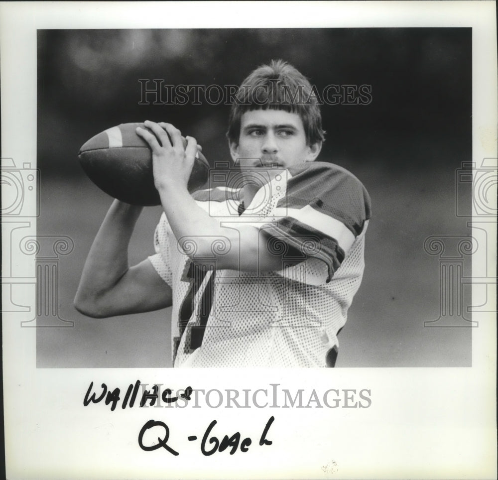 1984 Press Photo Scott Kinsey-Football Quarterback for Wallace With Ball - Historic Images