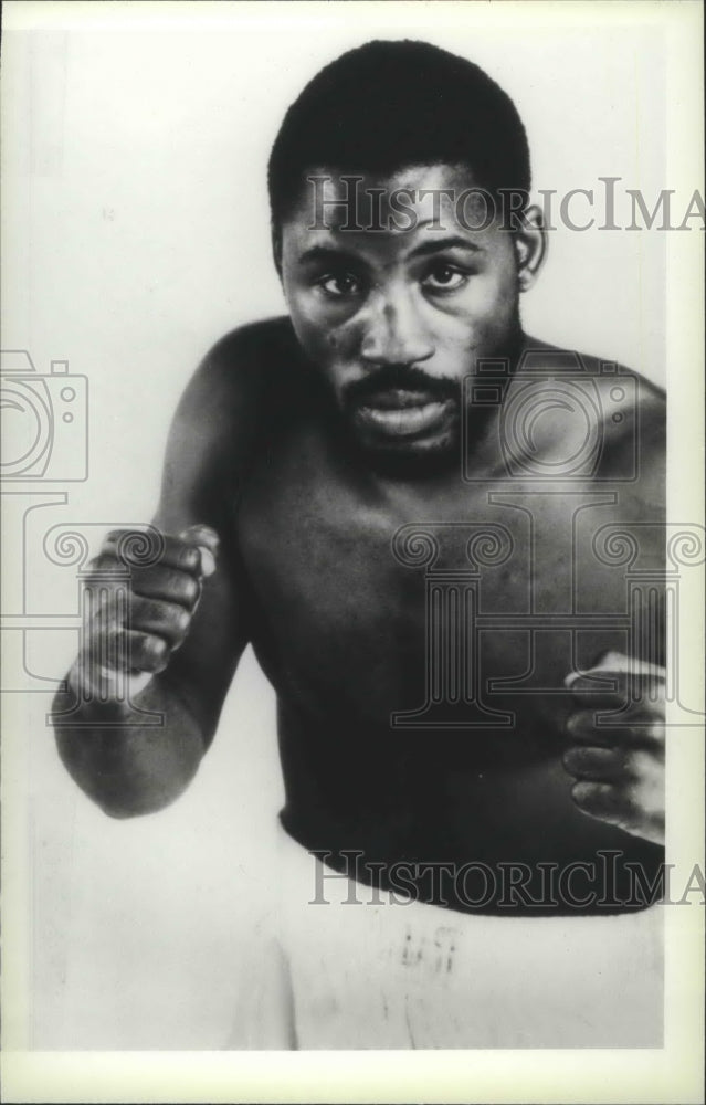 1983 Press Photo Marvis Frazier-Heavyweight Boxer Readies Fists Without Gloves- Historic Images