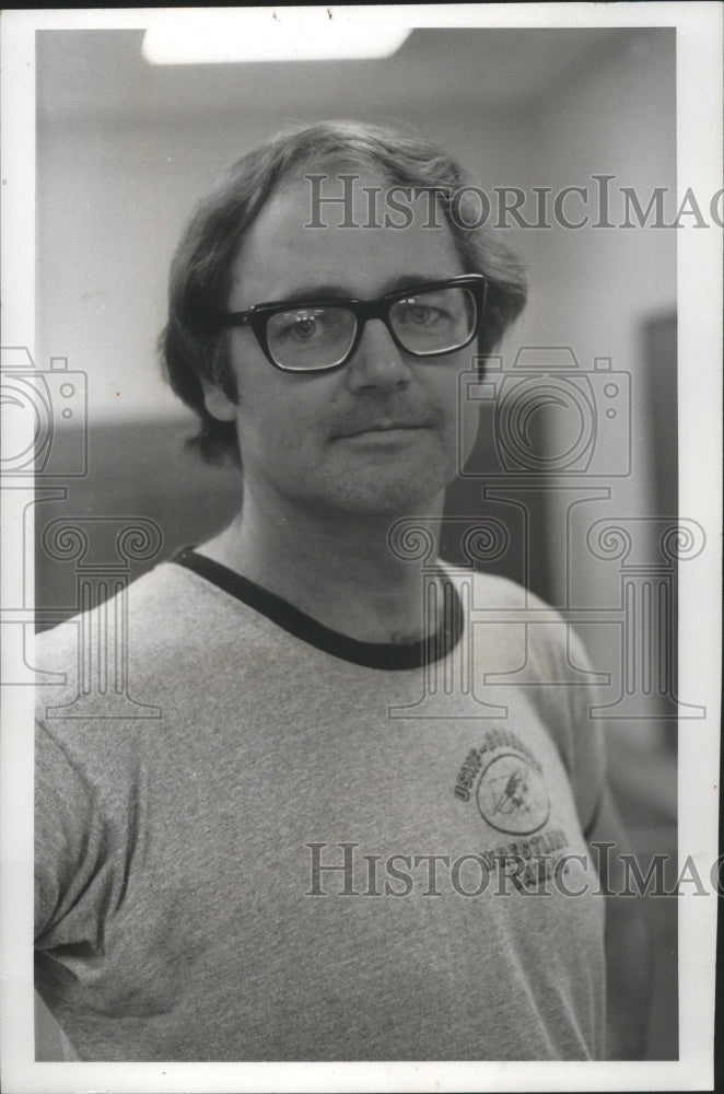 1975 Press Photo Wrestling coach, Les Hogan - sps04982- Historic Images