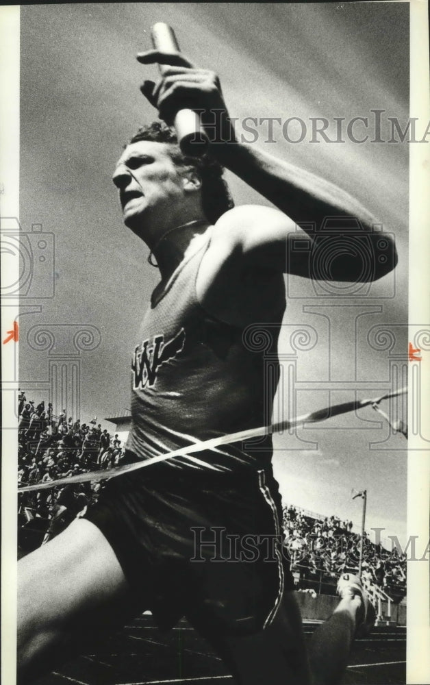 1981 Press Photo Track runner Dave Farnham - sps05176- Historic Images