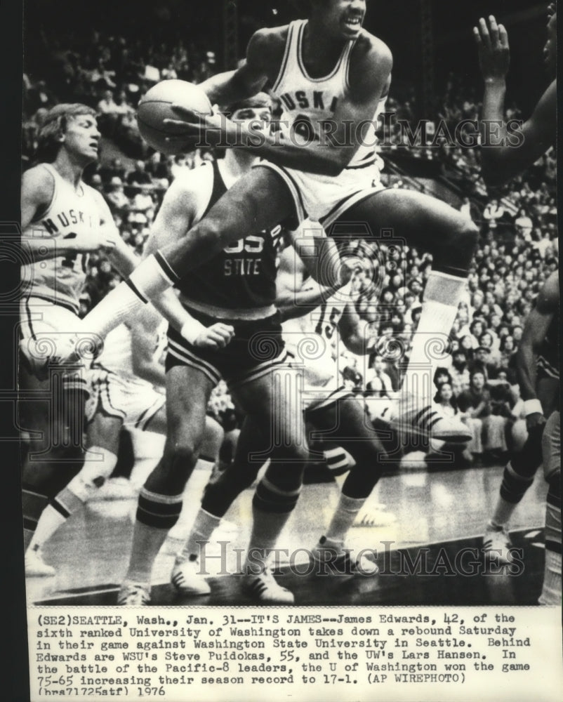 1976 Press Photo Washington Huskies basketball player, James Edwards, in action- Historic Images