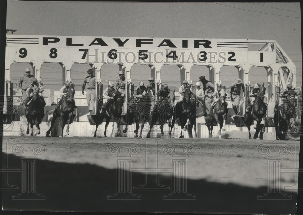 1971 Press Photo Horse racing jockeys in action at Playfair racetrack - sps05798- Historic Images