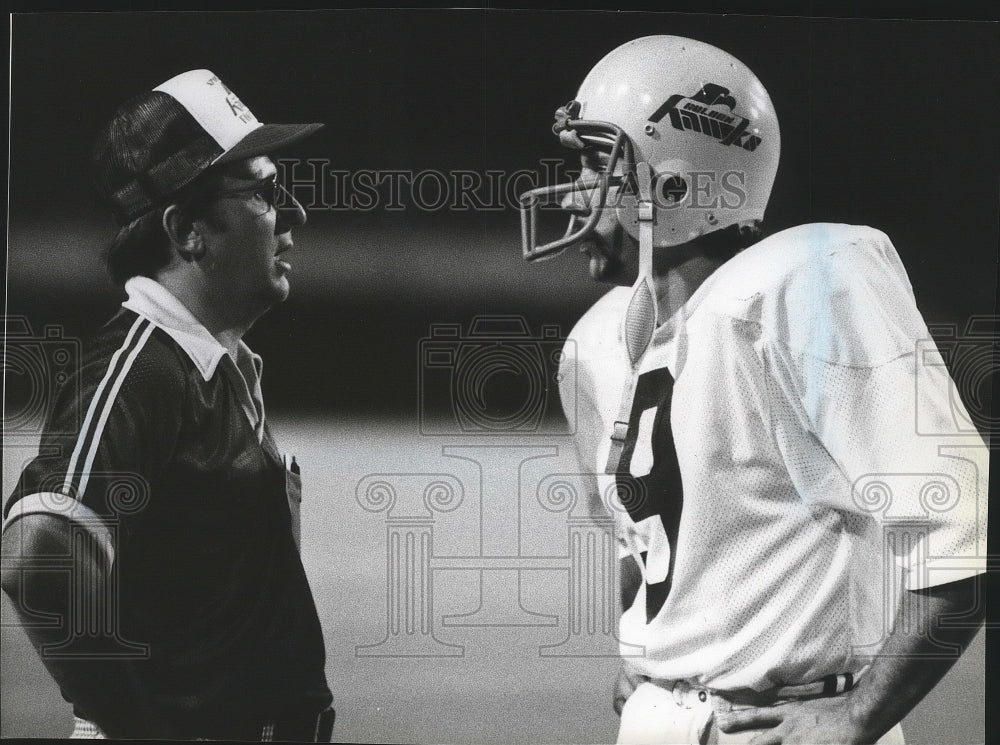 1980 Press Photo Golden Hawks football&#39;s Coach Mike Ganey &amp; Nate Swagel-Historic Images