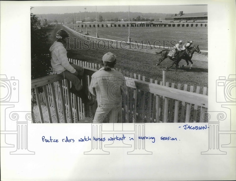 1989 Press Photo Practice riders watch horse racing workout at Playfair-Historic Images