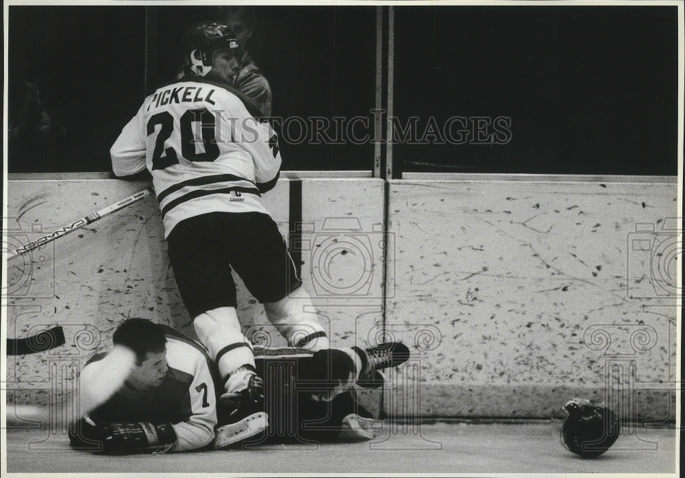 1988 Press Photo Spokane Chiefs hockey's Doug Pickell heads to penalty box- Historic Images