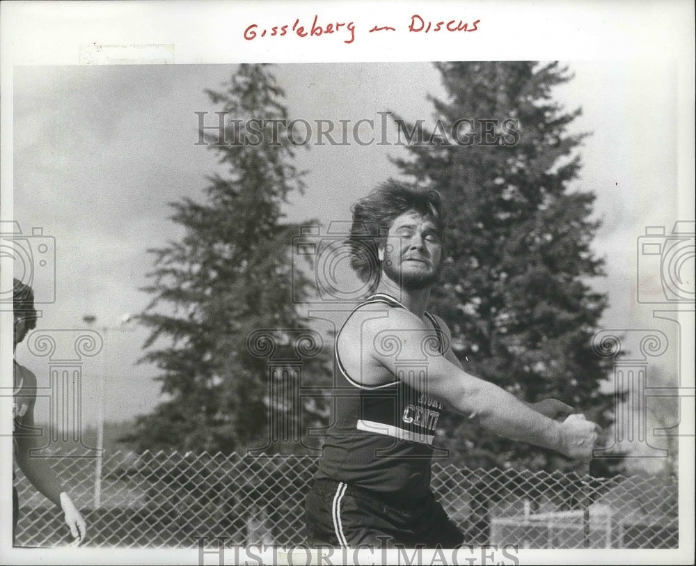 1976 Press Photo North Central track &amp; field discus thrower, Doug Gisselberg - Historic Images